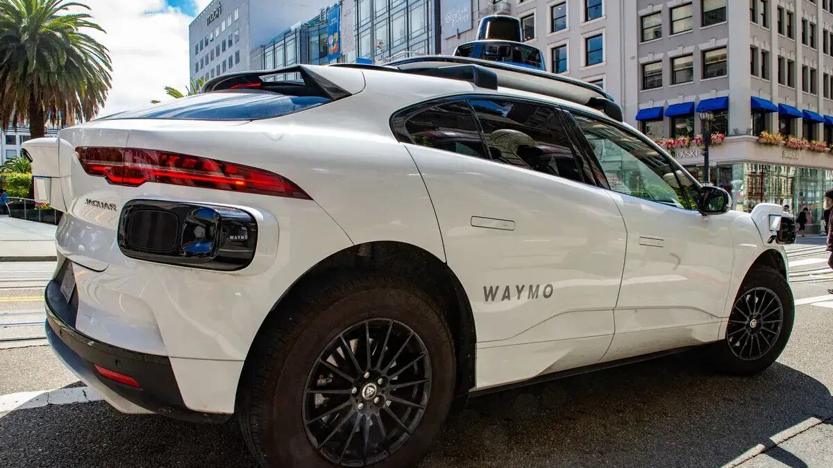 Waymo отправляет беспилотные автомобили в Японию для первых международных тестов