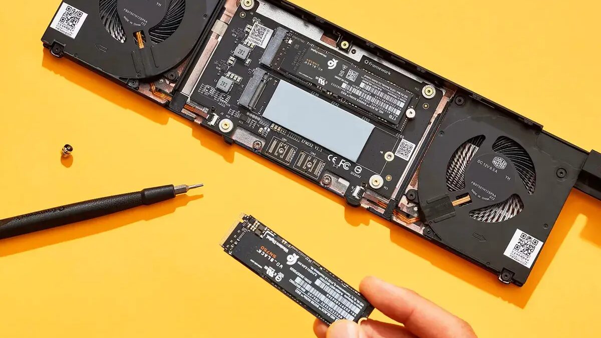 Framework Laptop 16 получил модуль для установки четырёх SSD-накопителей