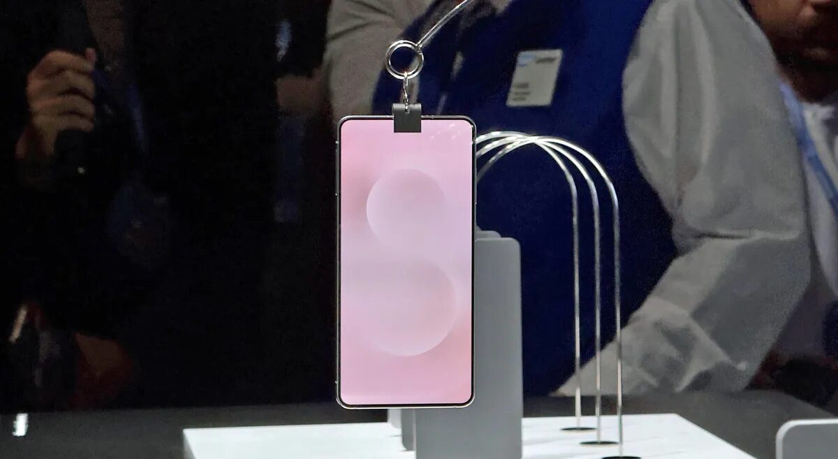 Ультратонкий смартфон Samsung Galaxy S25 Edge может опередить Apple