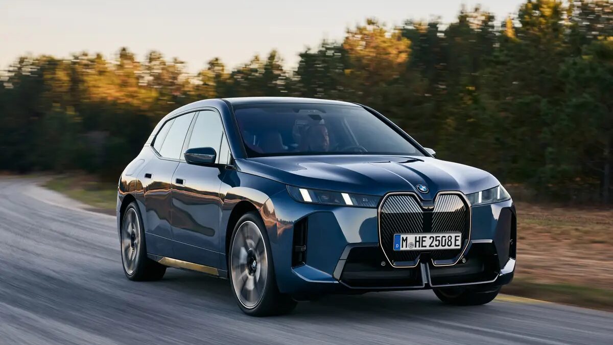 Базовая версия BMW iX 2026 появилась в конфигураторе