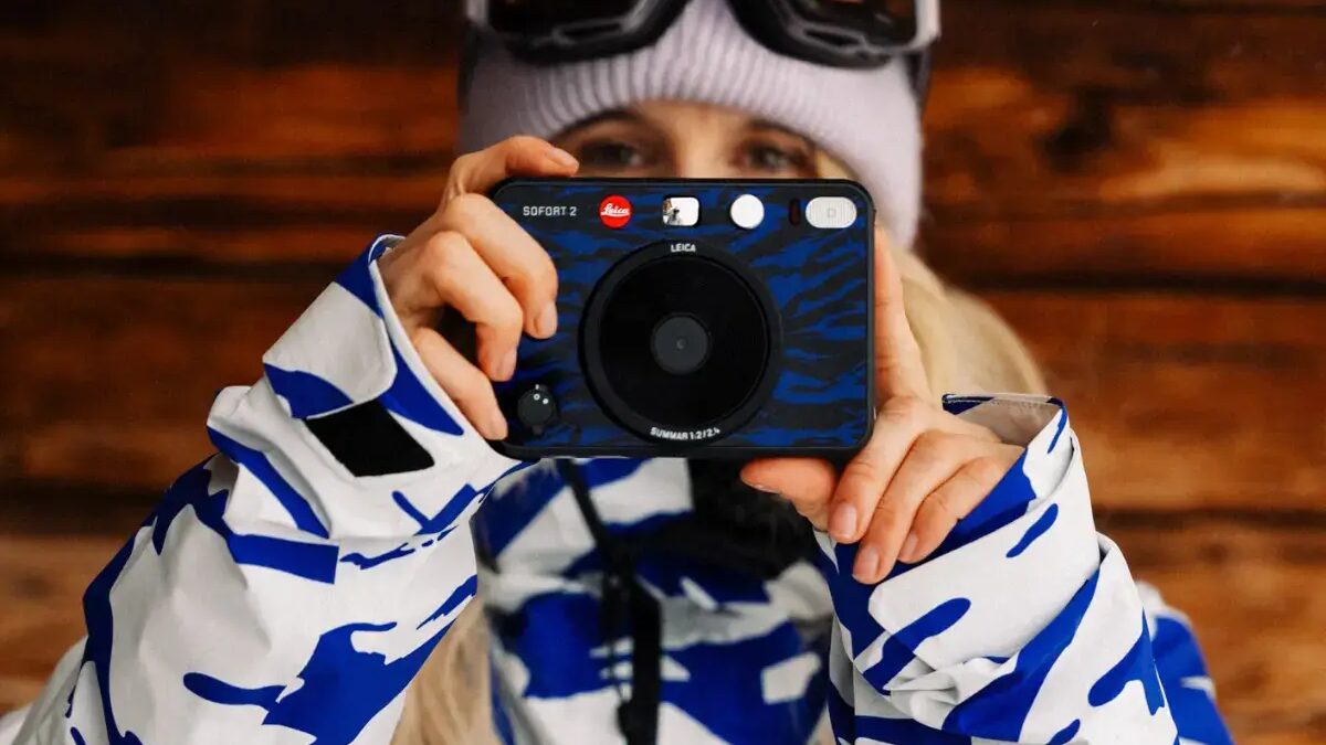 Выпущена Leica Sofort 2 Burton Special Edition: камера в честь легенды сноубординга