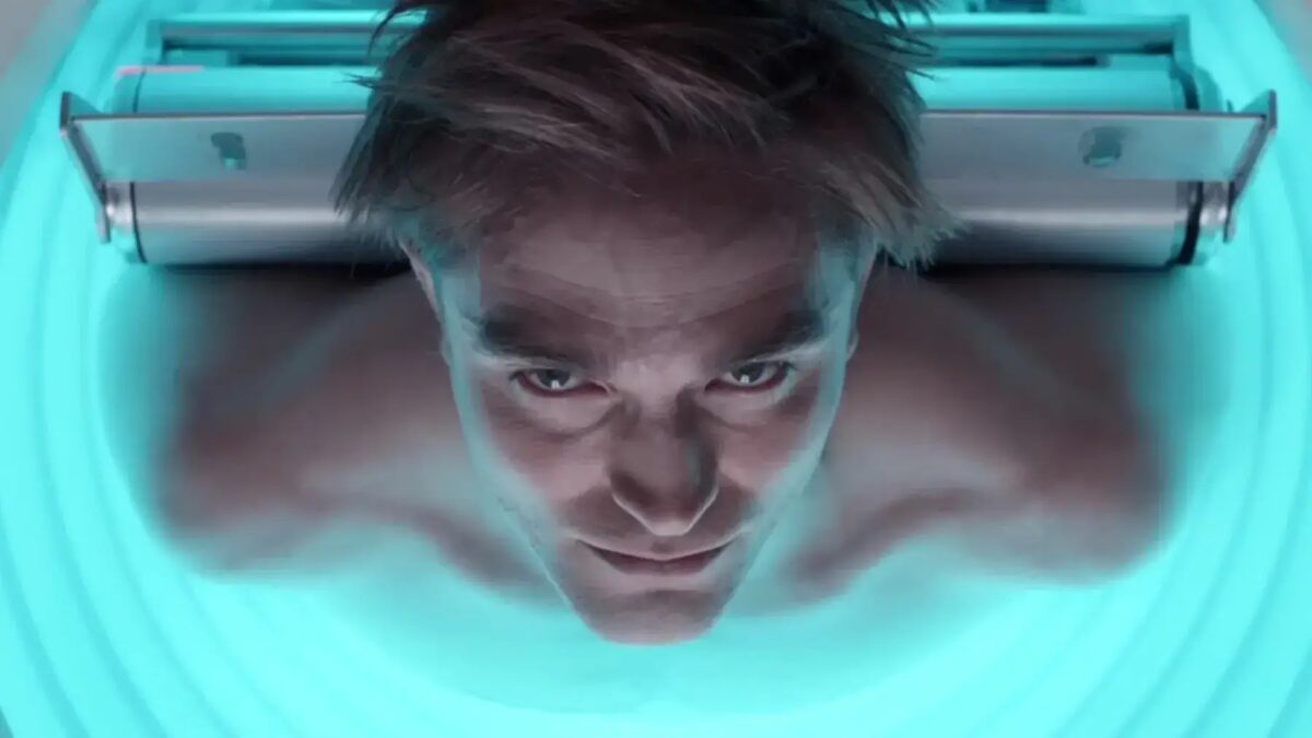 Краткий обзор «Микки 17»: остроумная космическая одиссея