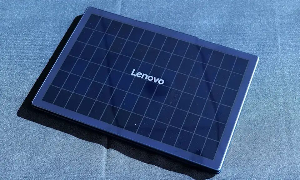 MWC 2025: Lenovo показала первый ноутбук с солнечными панелями