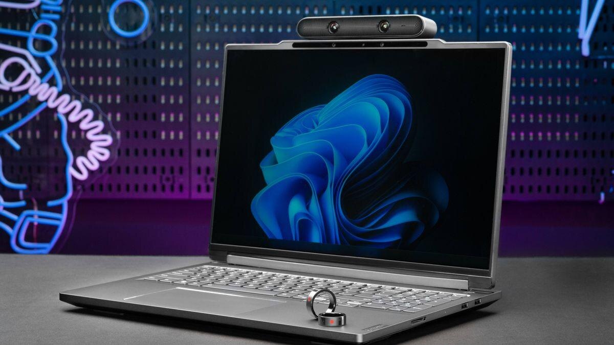 MWC 2025: Lenovo показала ноутбук с 3D-дисплеем и управлением жестами
