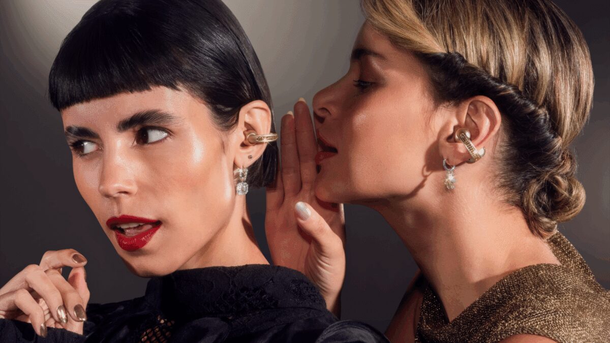 Motorola представила наушники Moto Buds Loop с кристаллами Swarovski и звуком Bose