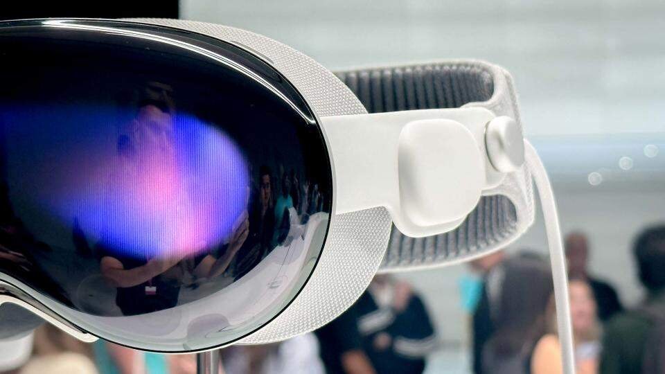 Сообщается, что Apple работает над двумя новыми версиями Vision Pro