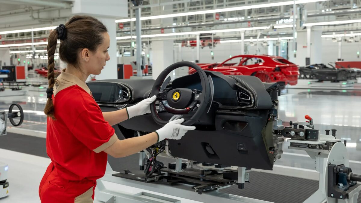 Первый электромобиль Ferrari получит виртуальную коробку передач