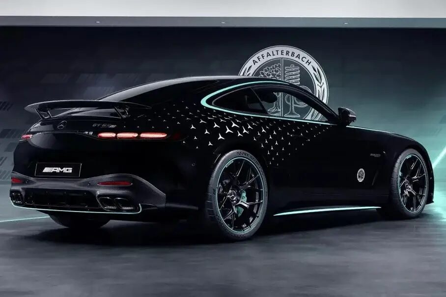 Юному гонщику Mercedes-AMG запретили водить суперкар — слишком мощный