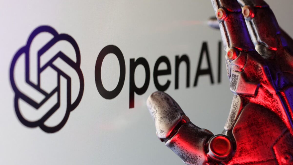 OpenAI откатила обновление ChatGPT после жалоб на «слишком вежливый» ИИ
