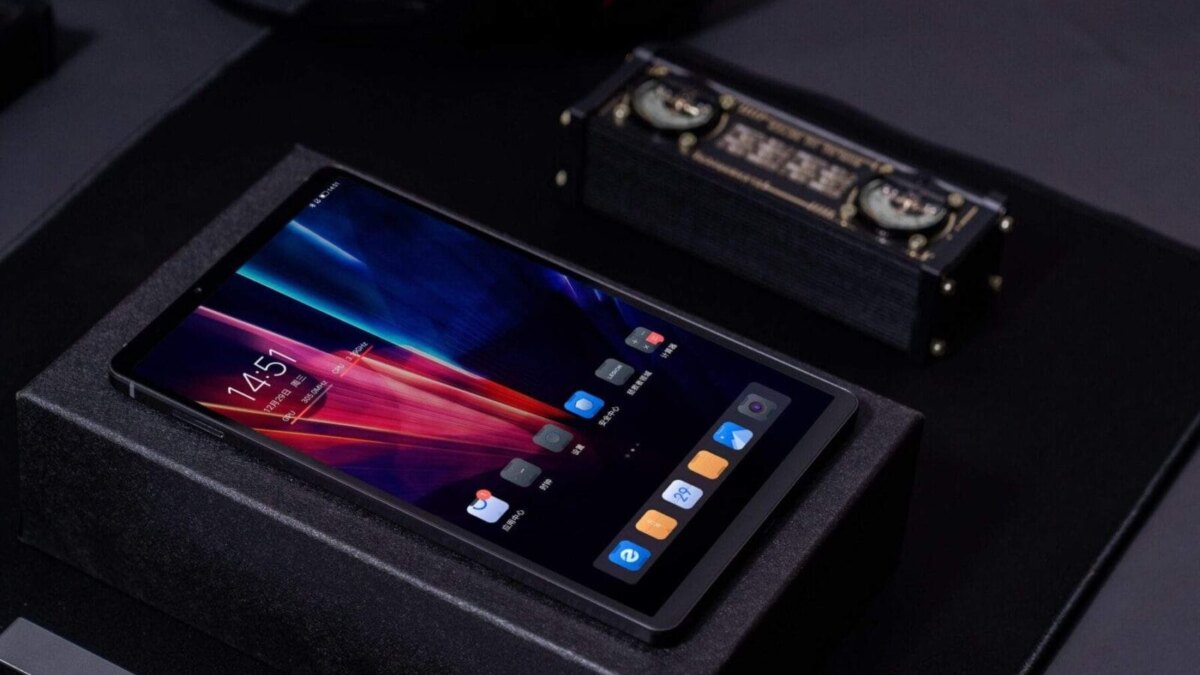 Lenovo готовит новый компактный игровой планшет Legion Y700