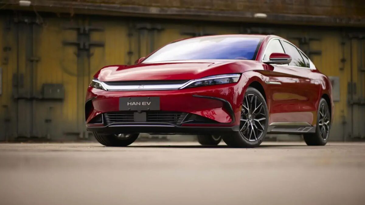 BYD представила зарядку будущего: полная батарея за 5 минут и сеть из 4000 станций