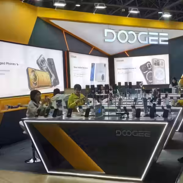 На стенде DOOGEE  были представлены обновленные линейки защищенных смартфонов для любителей экстрима, путешественников и геймеров, инновационные 5G-устройства и умные фитнес-гаджеты.