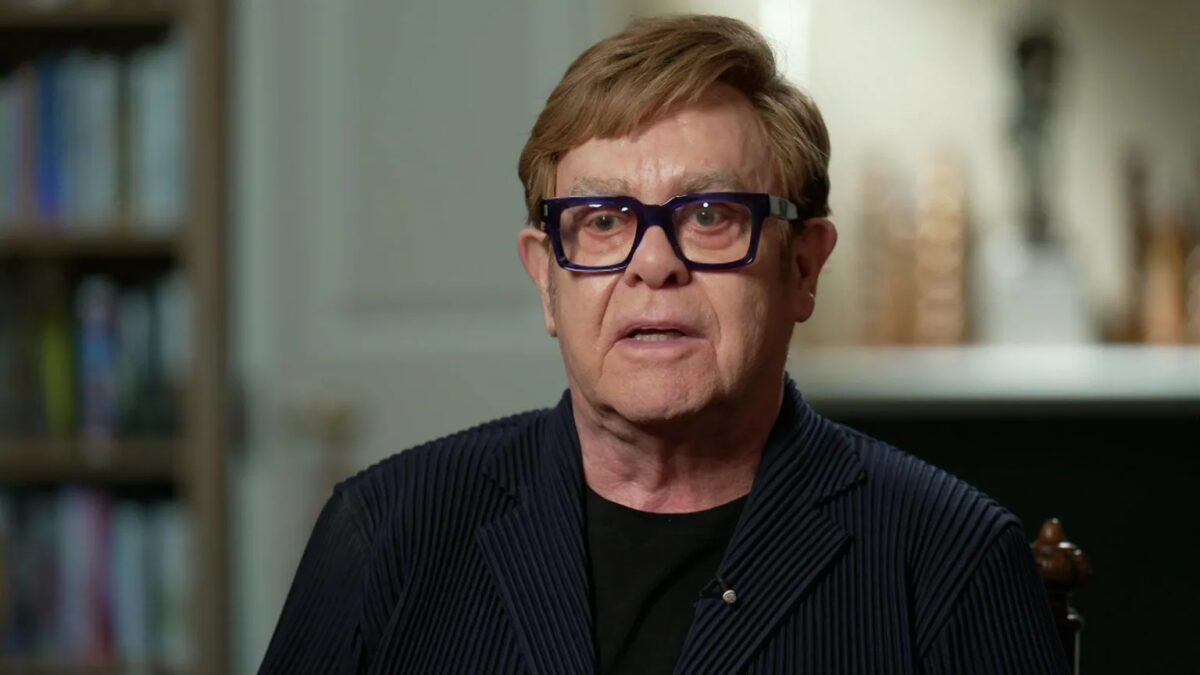 Элтон Джон обвинил власти Великобритании из-за планов по ИИ