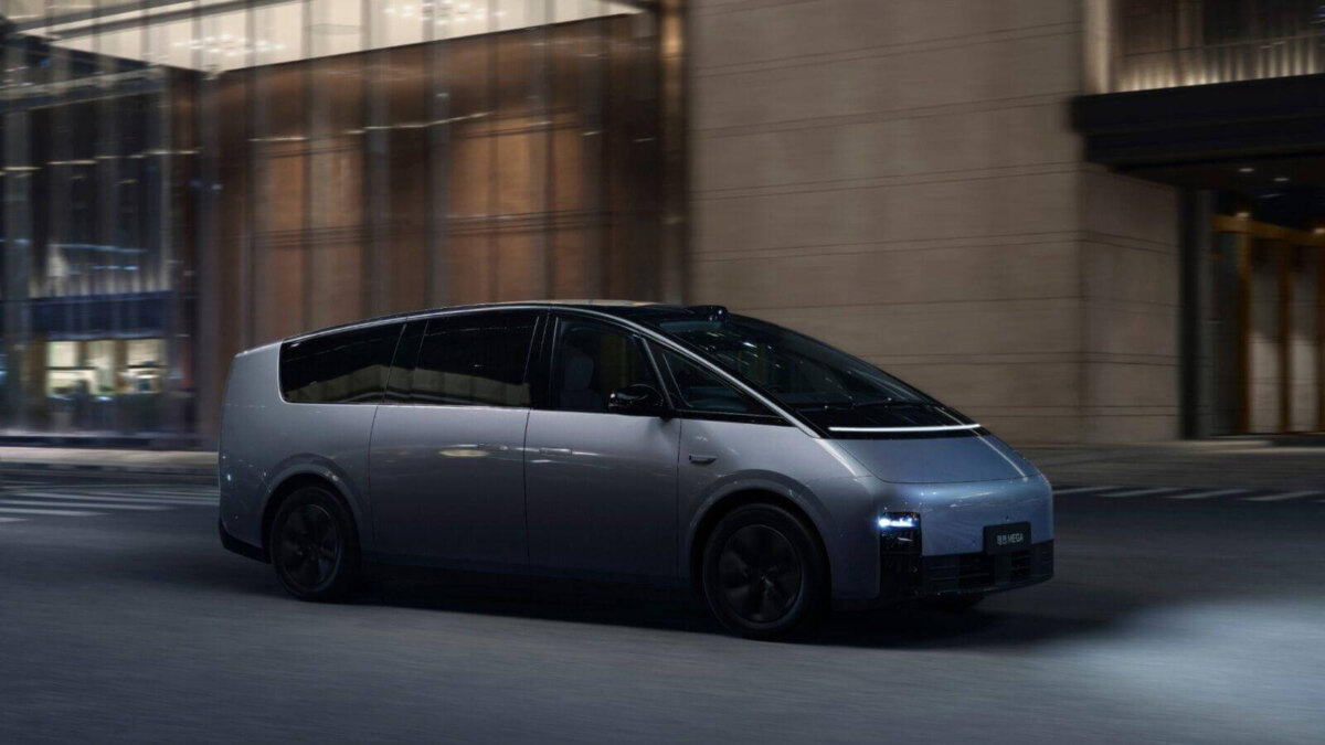 В России начались продажи минивэнов Li Auto Mega 2025 года