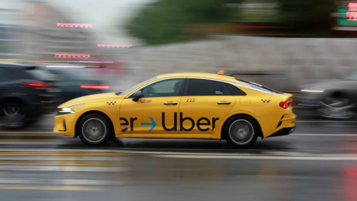 Госдума утвердила закон о локализации автомобилей для такси