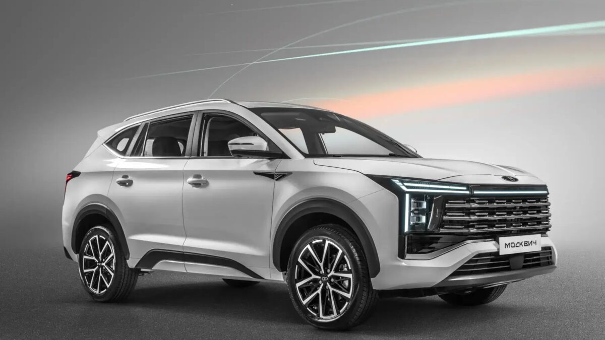 Новый «Москвич 8» замечен на конвейере: производство уже началось