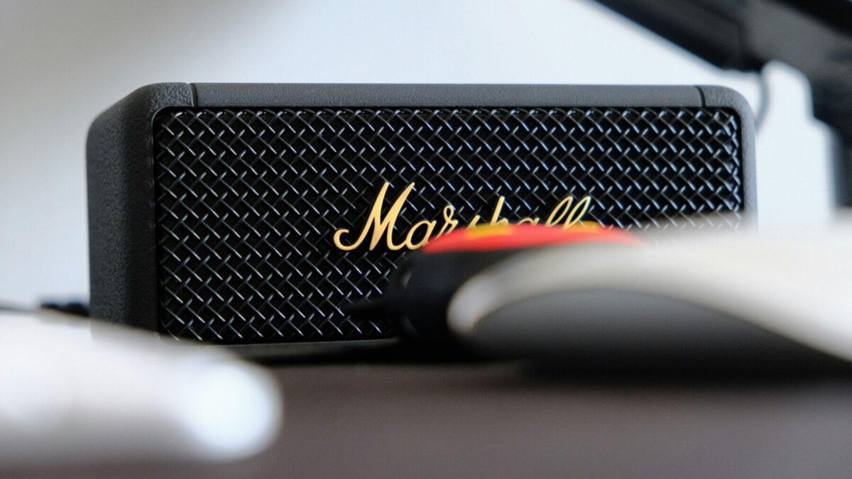 Спрос на портативные колонки и пауэрбанки в России резко вырос