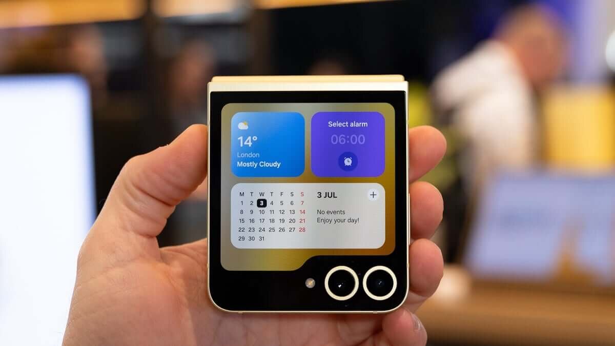 Утечка One UI 8 раскрыла главное обновление Samsung Galaxy Z Flip 7: экран от края до края
