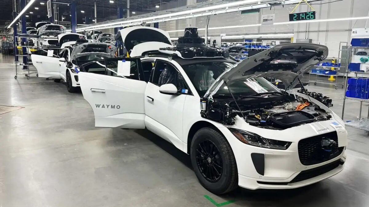 Waymo расширяет автопарк: ещё 2 000 Jaguar I-Pace станут роботакси