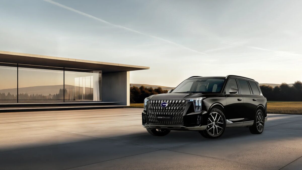 В России объявлена цена на гибридный кроссовер GAC GS8 Dragon