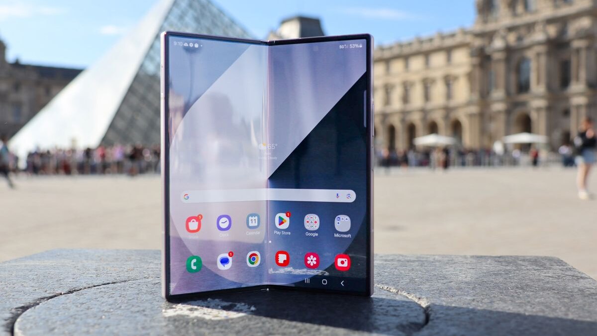 Samsung Galaxy Z Fold 7 впервые показали на живых фото