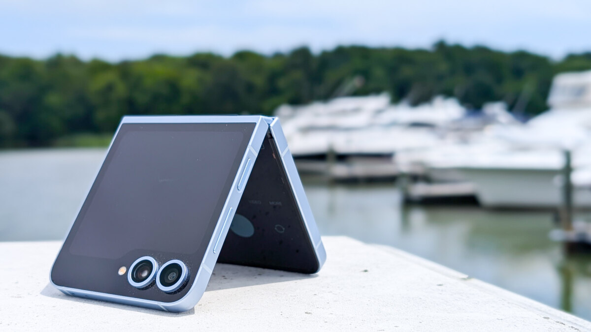 Galaxy Z Flip 7 получит увеличенный внешний экран, но с ограничениями One UI