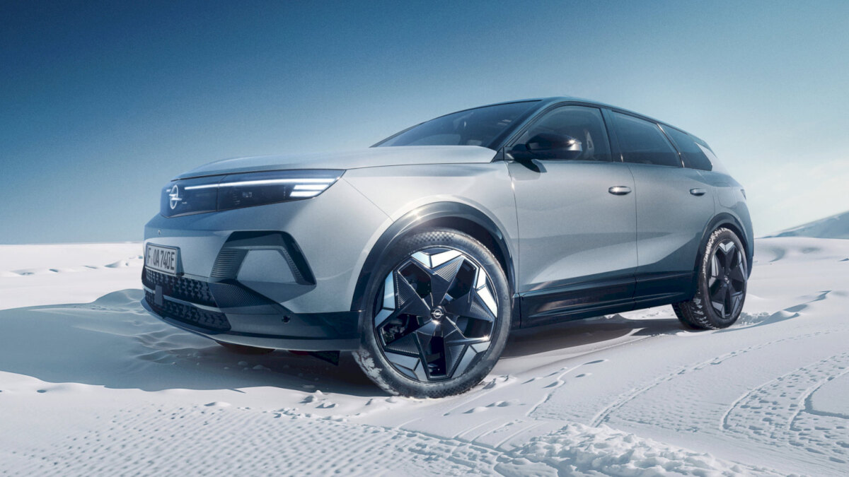 Opel показала флагманский внедорожник Grandland Electric AWD
