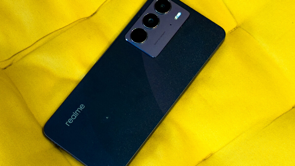 Realme готовит смартфон с аккумулятором 10 000 мАч — релиз в начале 2026 года