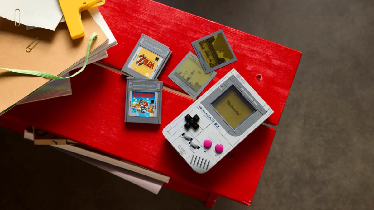 Lego представила сборную модель Game Boy с картриджами Mario и Zelda