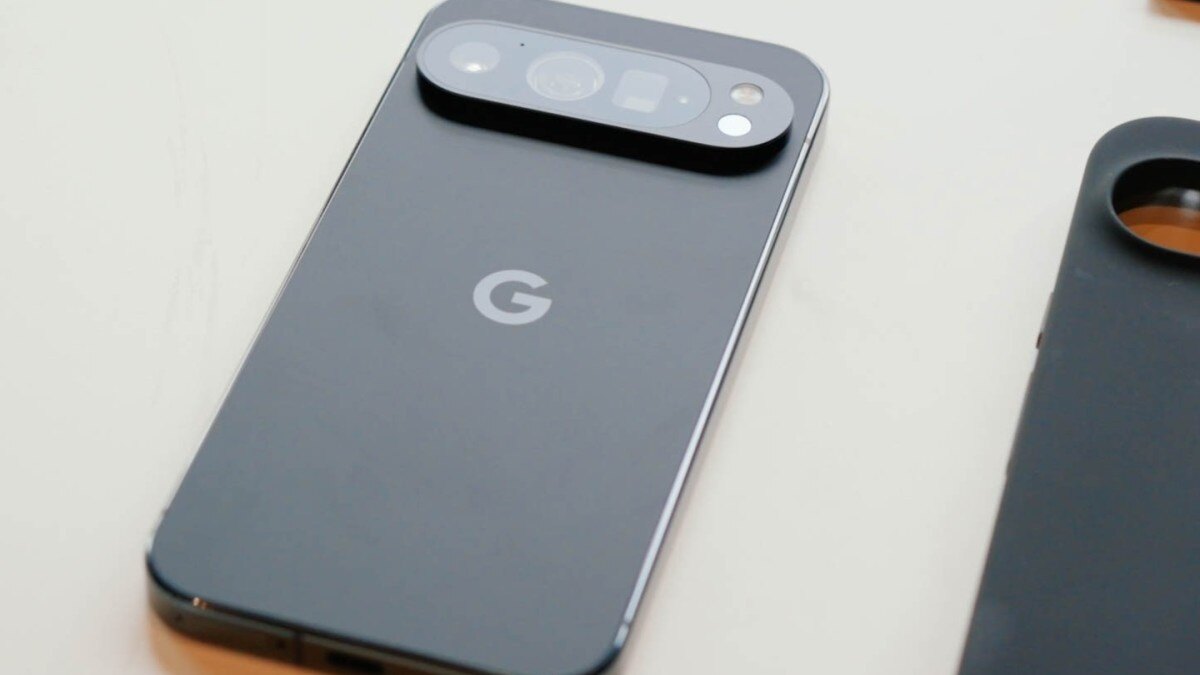 Инсайдеры поделились первыми реальными фото Google Pixel 10 Pro