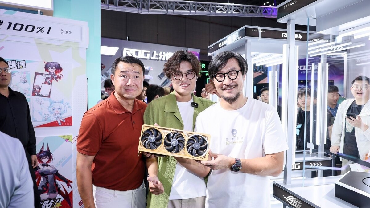 ASUS выпустил дорогую видеокарту RTX 5090 в корпусе из слитка золота