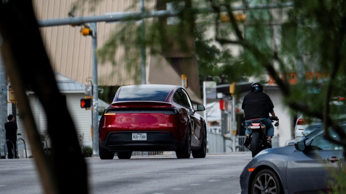 Техас разрешил Tesla запуск роботакси без водителей