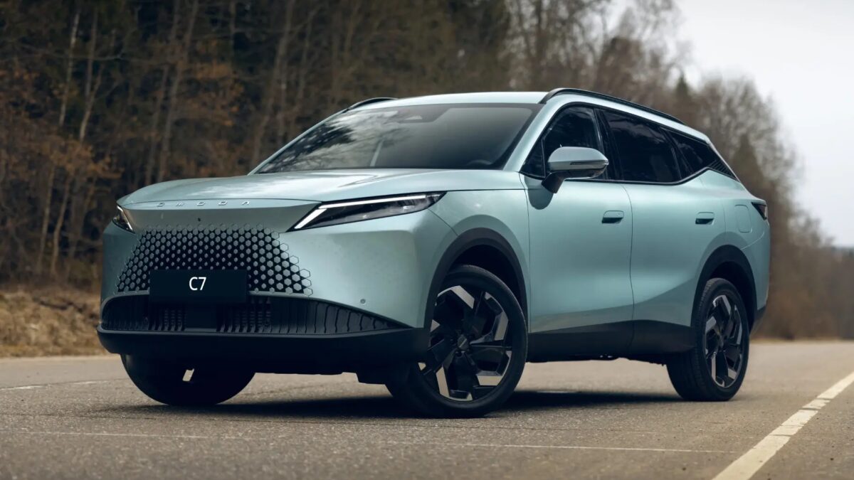 Кроссовер Omoda C7 начали собирать в России