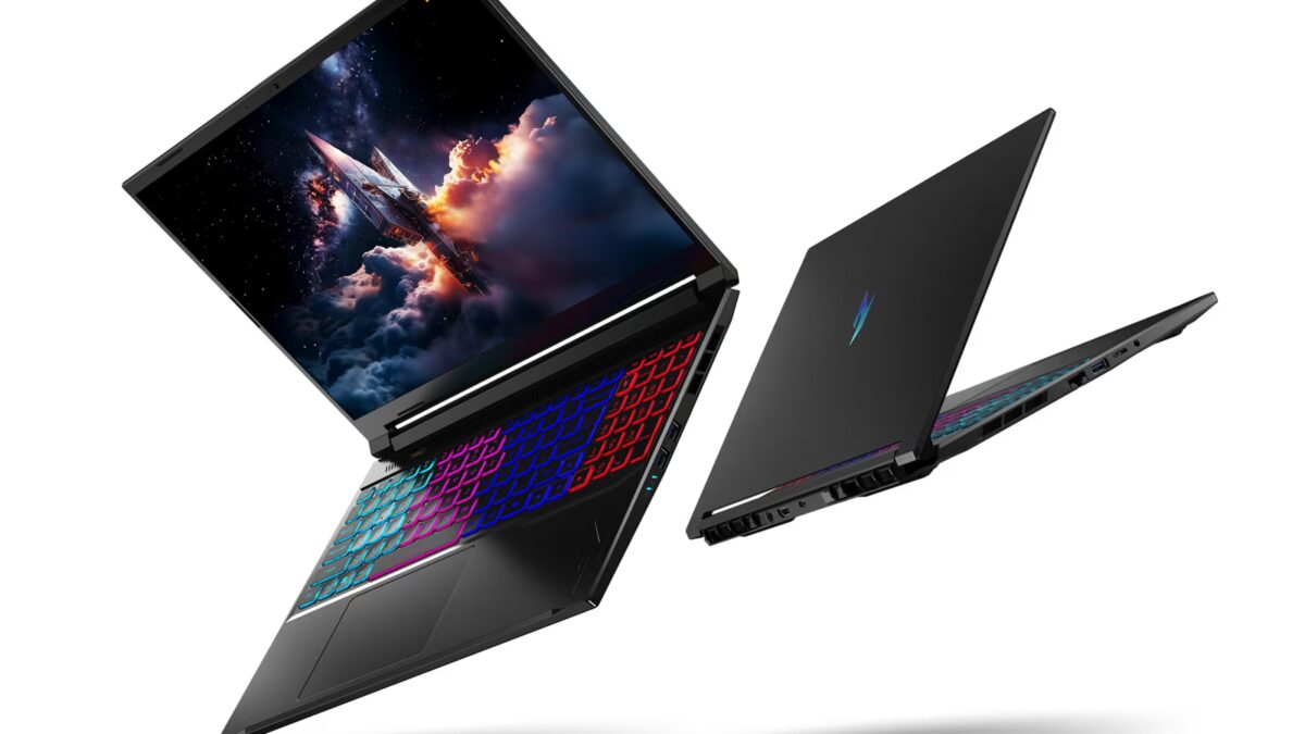 Ноутбук Acer Nitro с RGB-клавиатурой в разломанном состоянии