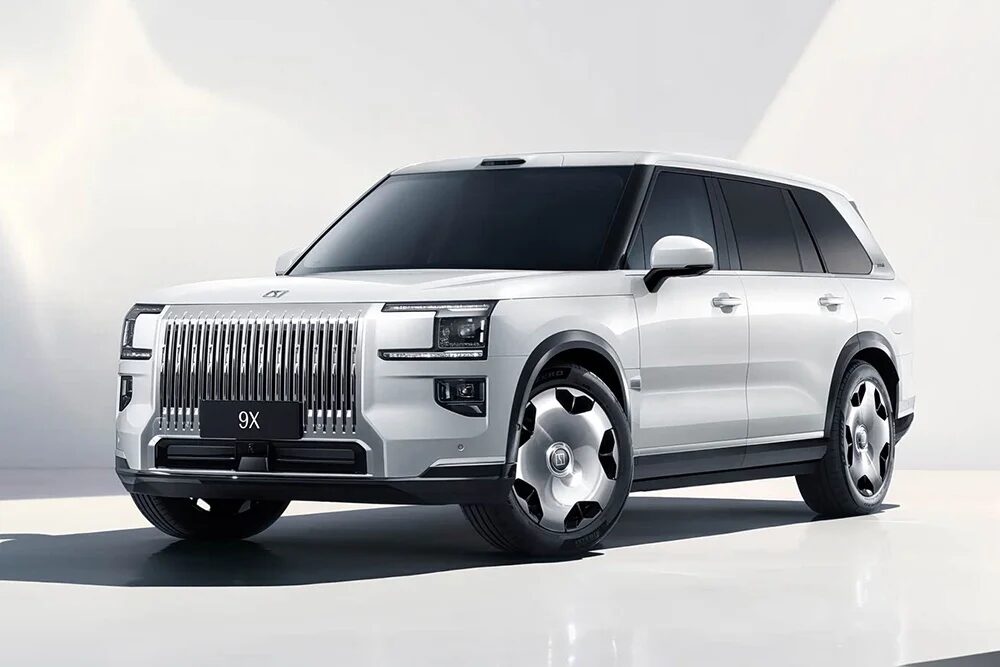 В Китае его ещё нет, а в России уже продают Zeekr 9X — цены шокируют