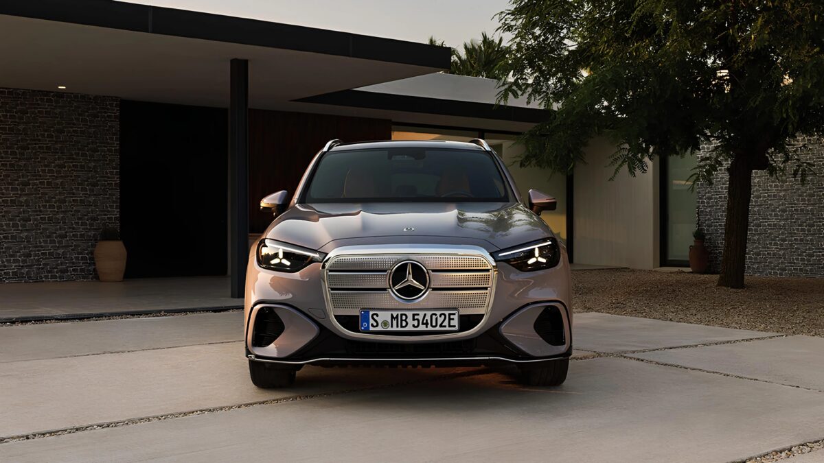 Mercedes представил электрический GLC с метровым дисплеем и уникальной светодиодной решёткой