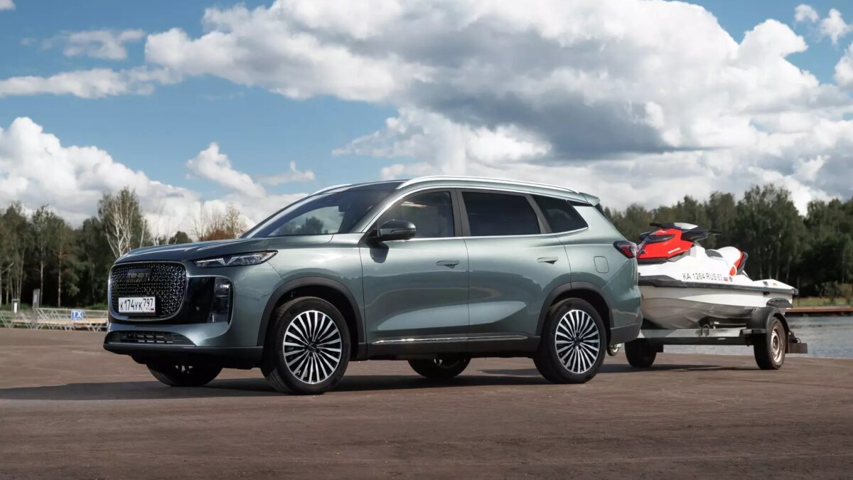 Tenet начал продажи самого большого кроссовера T8