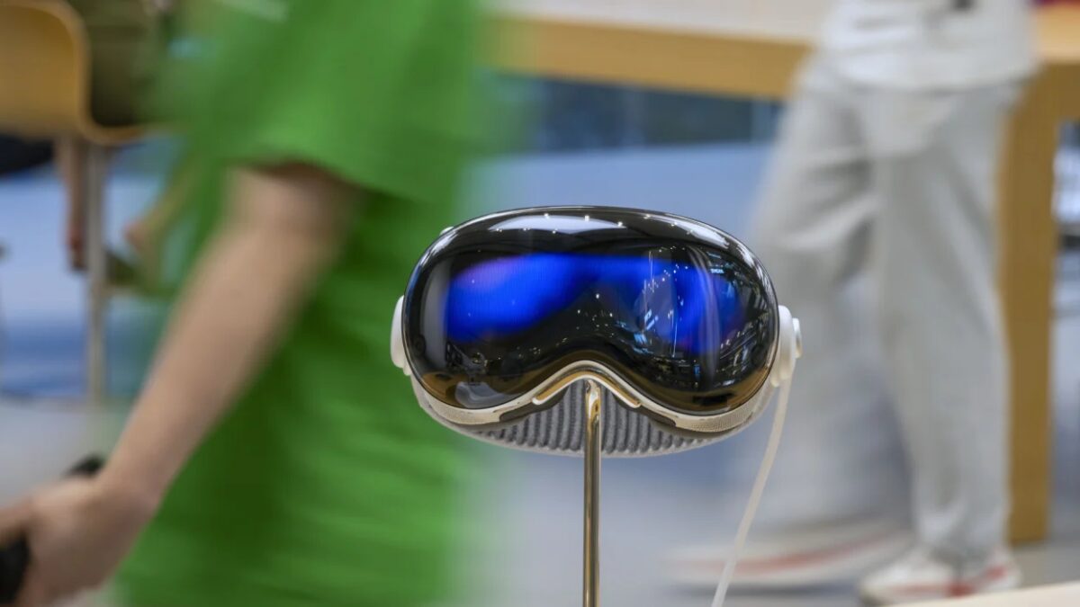 Apple готовит складные iPhone и iPad, а также доступную версию Vision Pro