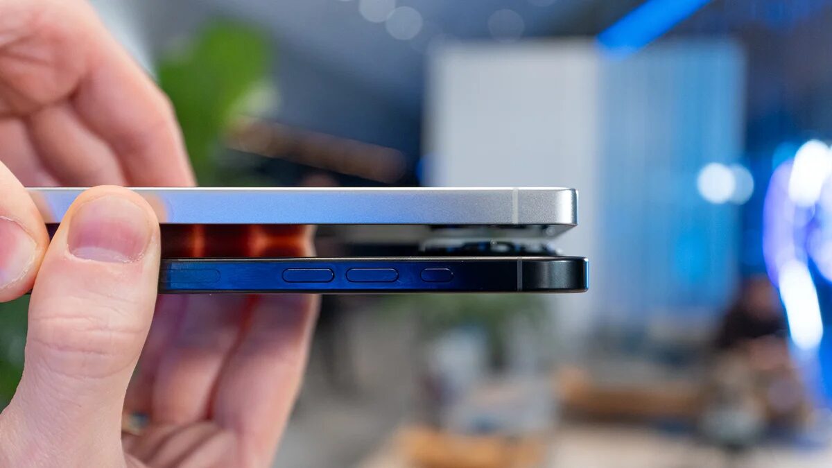 iPhone 17 Pro Max увеличит батарею, а Galaxy S26 Ultra сохранит тонкий корпус