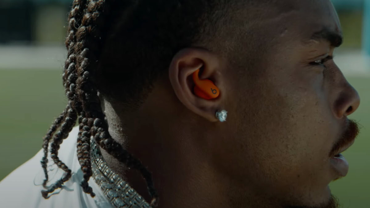 Apple готовит к запуску спортивные наушники Powerbeats Fit