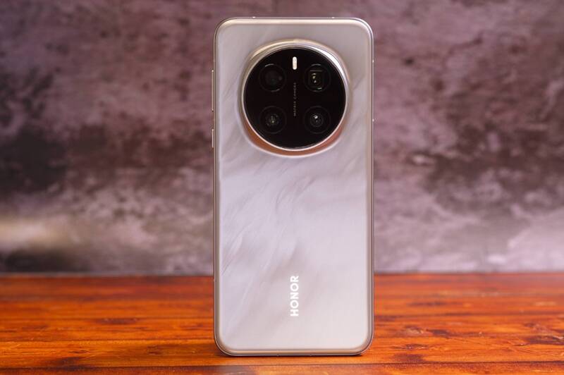 На инсайдерских снимках засветился Honor Magic8 Pro