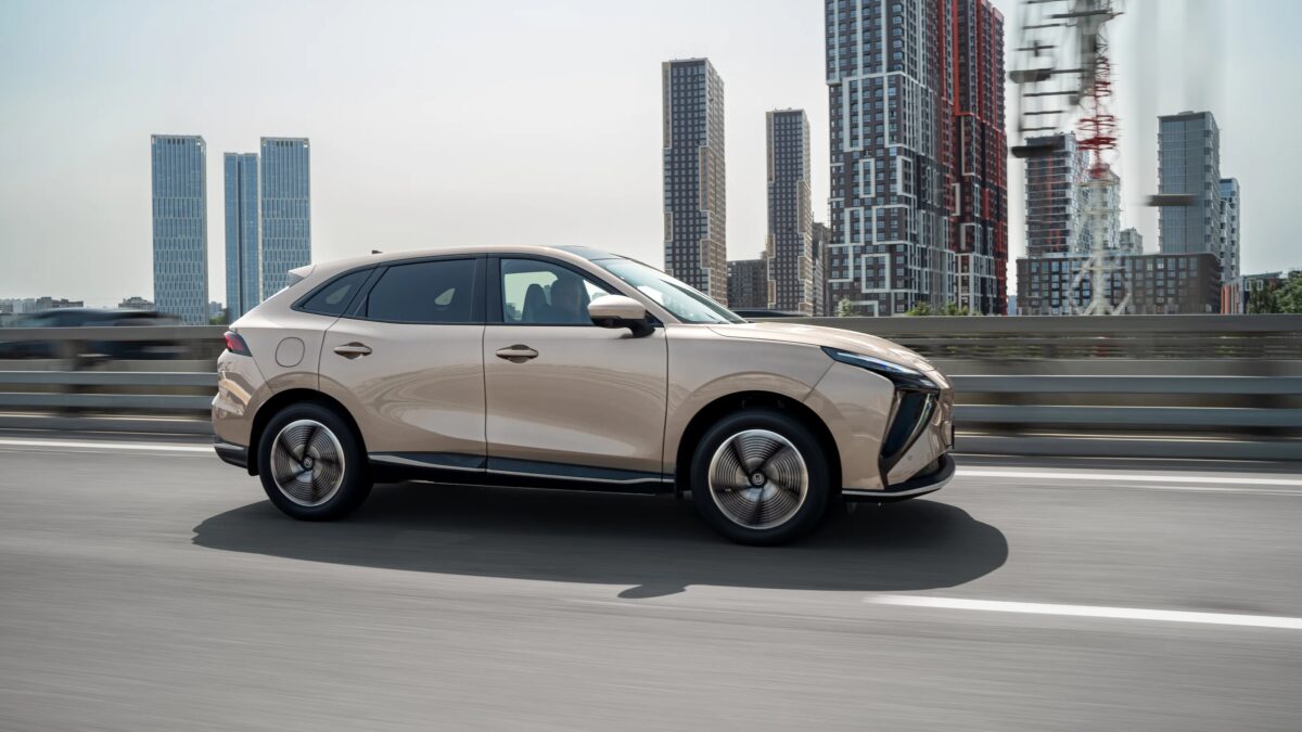 Кроссовер Evolute i-Sky подешевел в России