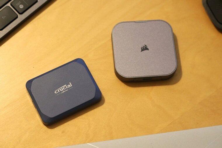 Corsair представил портативный SSD-накопитель EX300U с креплением MagSafe