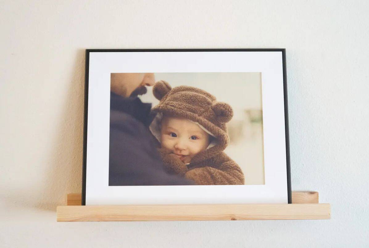 Aura выпустила цветную E Ink-рамку, которая заменит обычные фото