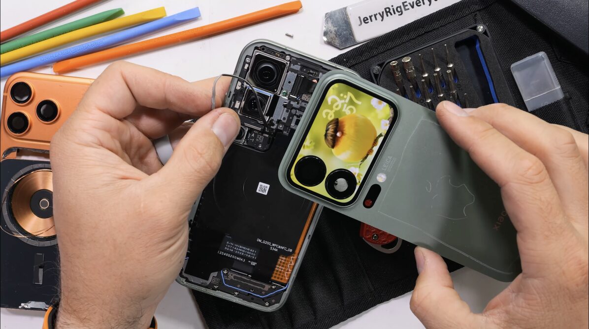 Проведено тестирование на прочность Xiaomi 17 Pro с двумя экранами