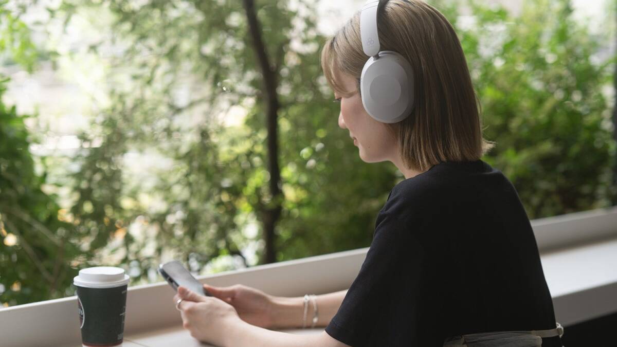 Final представила UX1000: беспроводные наушники с гибридным ANC и автономностью до 70 часов