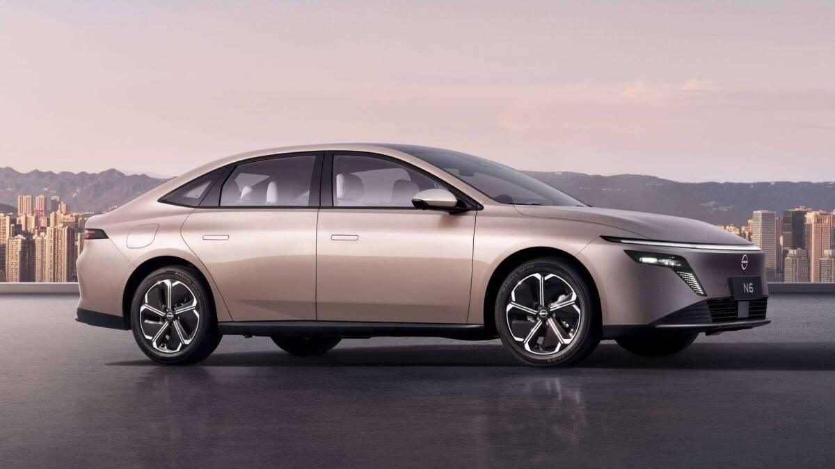 Nissan представила N6 — первый подключаемый седан для китайского рынка