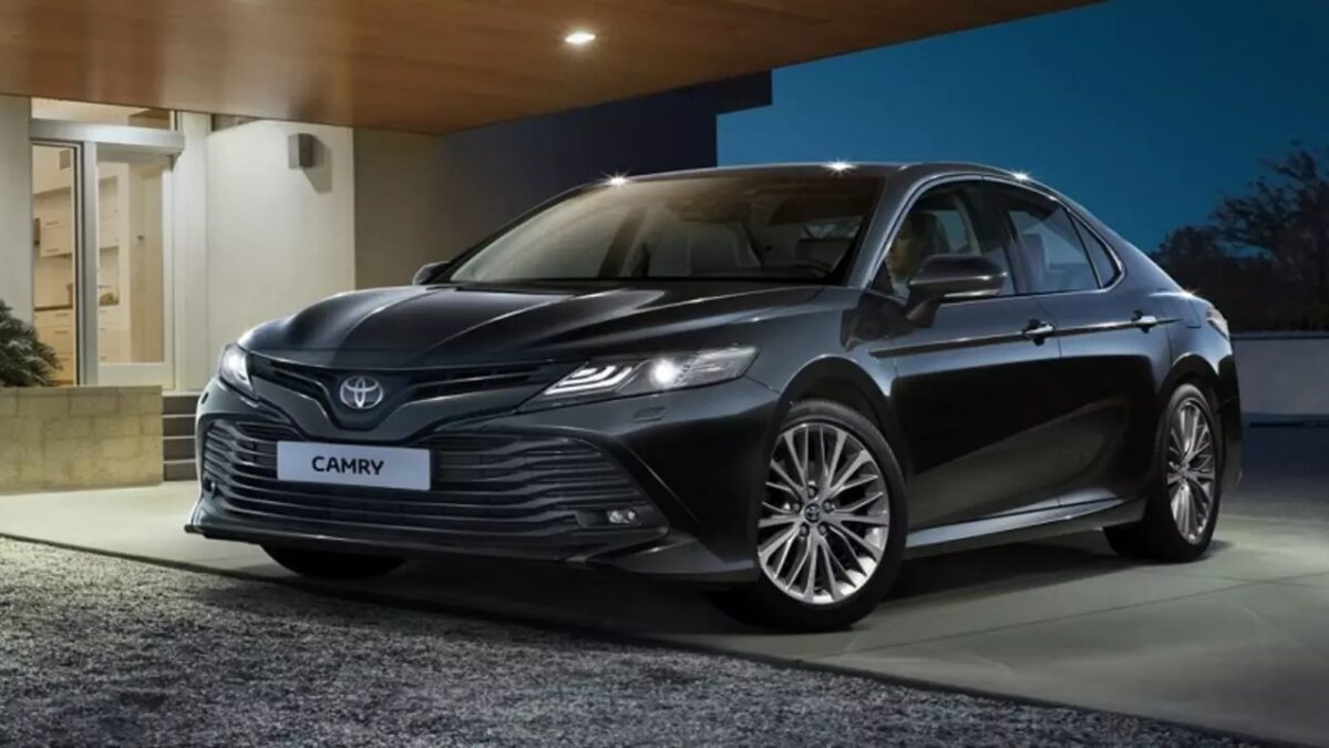 Дилеры распродали последние Toyota Camry восьмого поколения российской сборки