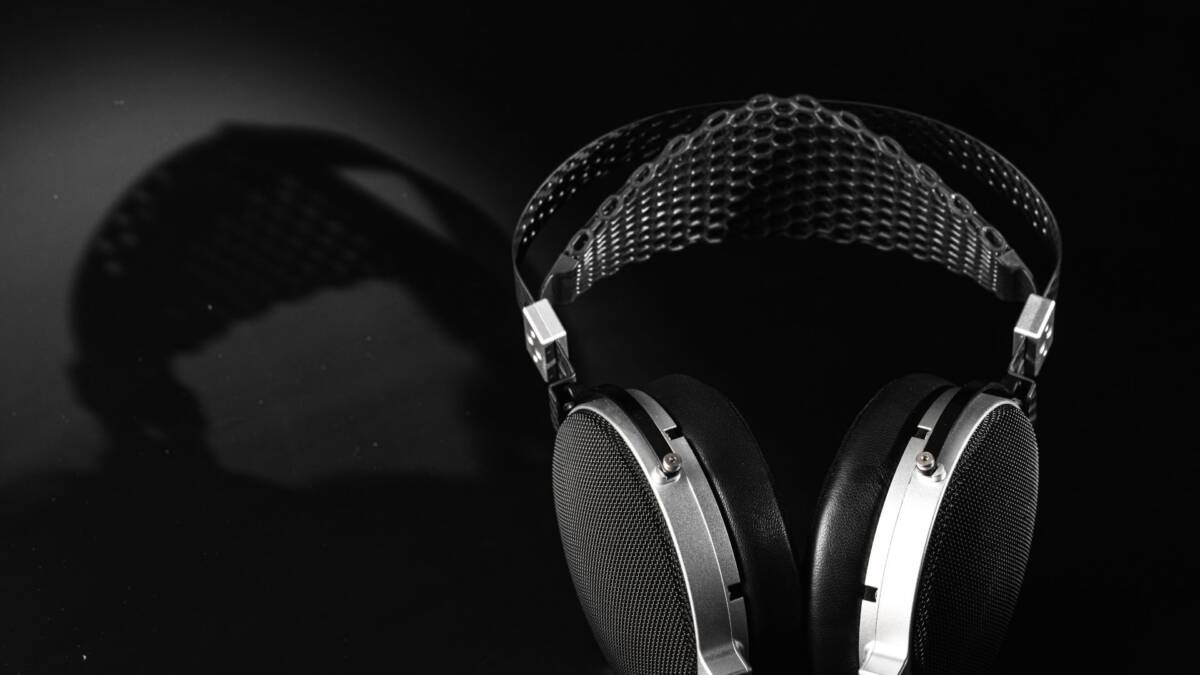 Moondrop представила наушники Skyland с 100-мм драйверами и карбоновым оголовьем