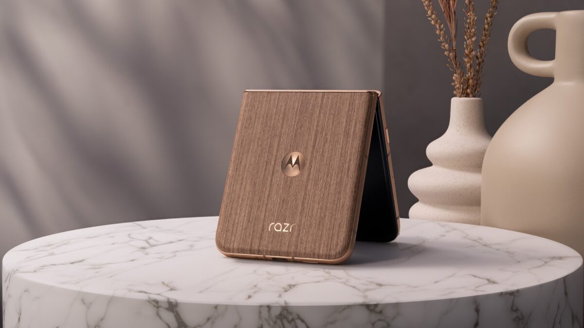 Motorola Razr 60 Ultra получил обновление до Android 16